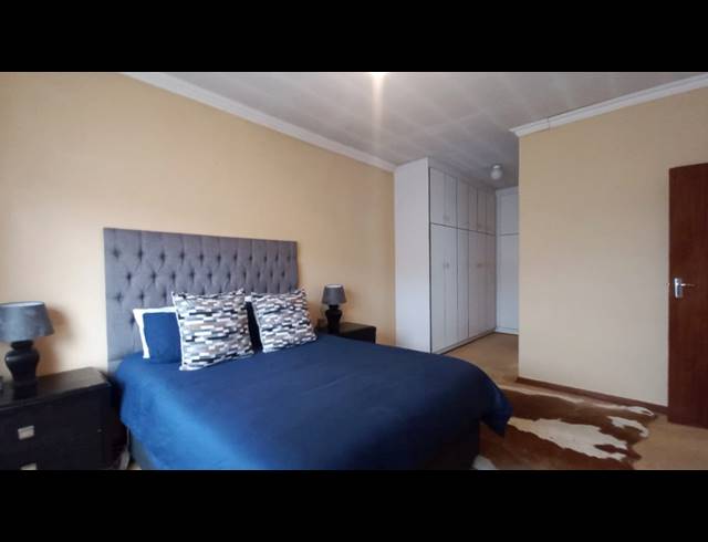 4 BEDROOM HOUSE TO LET IN MANDELA VIEW